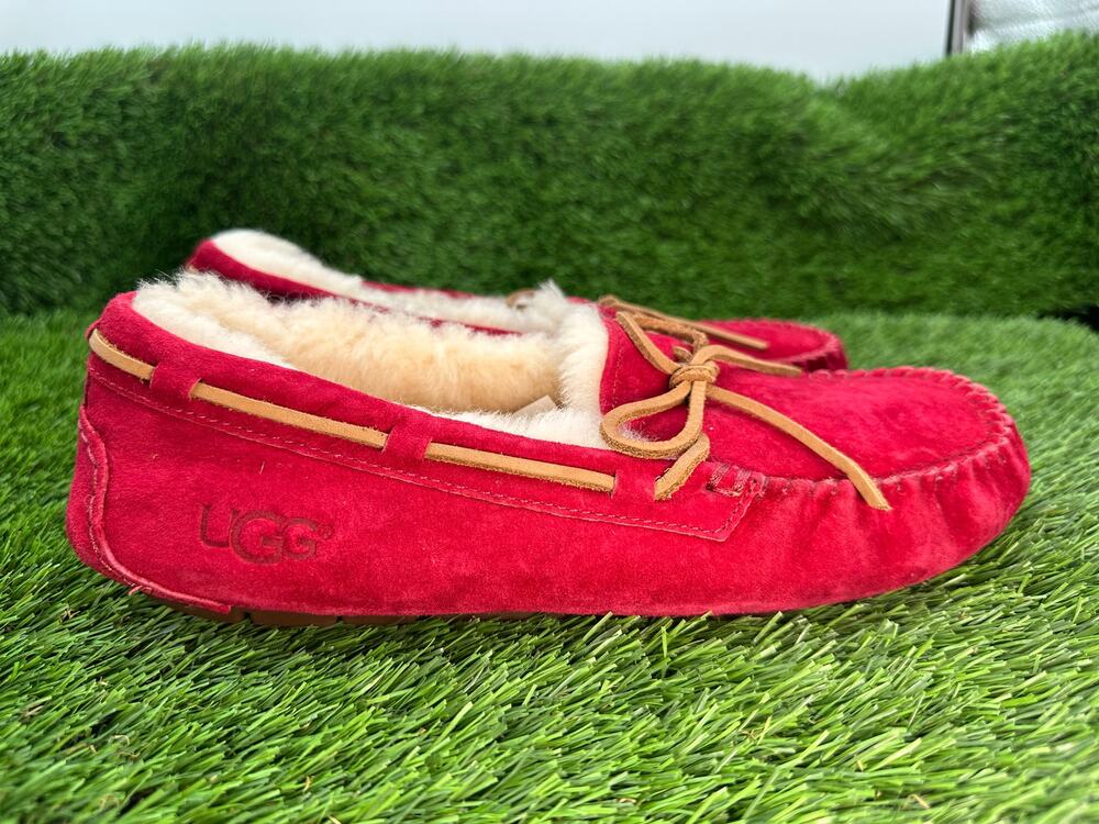 UGG Dakota 5612 Moccasin Loafer Women 9 Red Suede Sheepskin Lined Preppy Slip-On